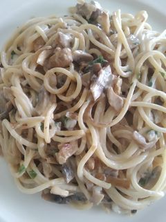 Una foto de Spaghettis con champiñones y yogur