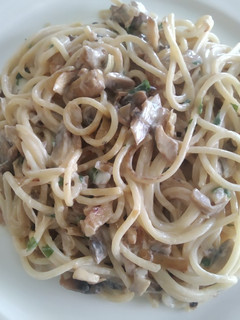 Una foto de Spaghettis con champiñones y yogur
