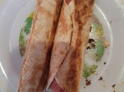 Una foto de salchicha con quesillo