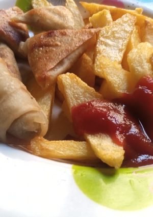 Dankalin turawa, samosa da spring rolls ainihin hoton girkin