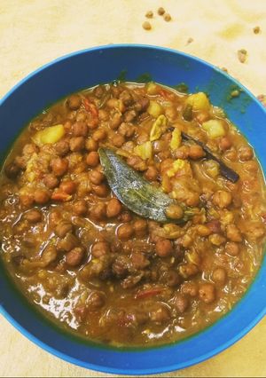 ব্রাউন ছোলার তরকারি (brown cholar torkari recipe in Bengali) রেসিপির প্রধান ছবি