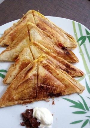 A picture of Toast bread with chocolate spread & mayo.