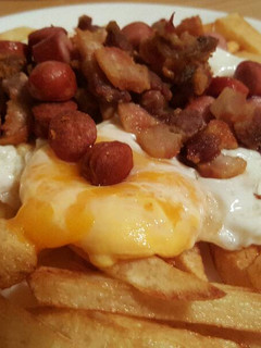 Una foto de Huevos rotos con panceta