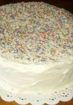 Una foto de Torta de cumpleaños clásica y sencilla!