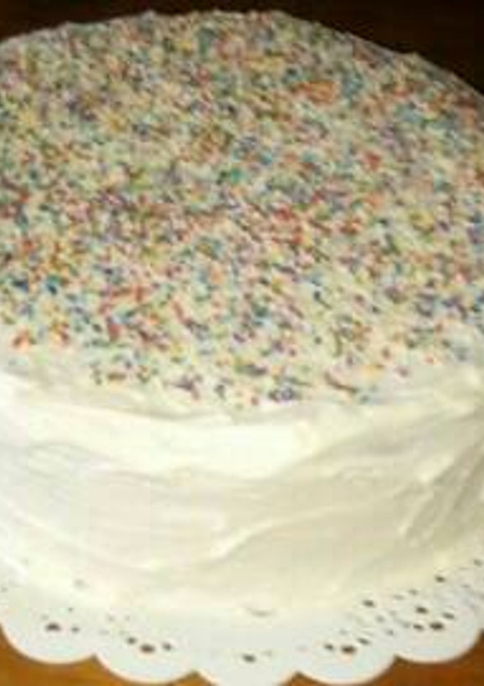 Una foto de Torta de cumpleaños clásica y sencilla!
