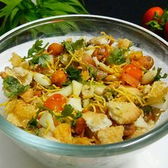 A picture of Crunchy Biscuit Bhel.