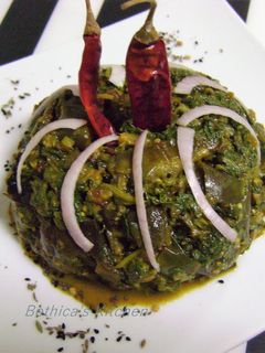 A picture of Palong Shaag Begun Torkari (Spinach Eggplant Curry).