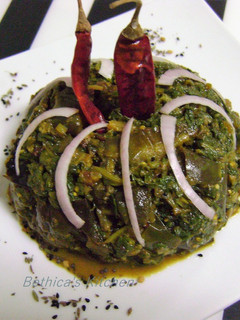 A picture of Palong Shaag Begun Torkari (Spinach Eggplant Curry).