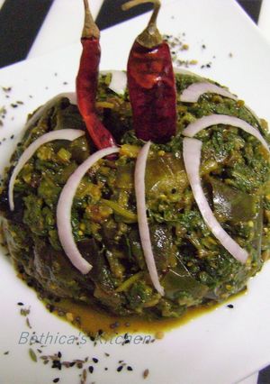 A picture of Palong Shaag Begun Torkari (Spinach Eggplant Curry).