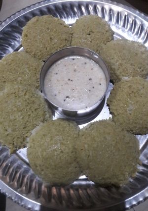 पालक इडली (Palak idli recipe in Hindi) रेसिपी मुख्य फोटो