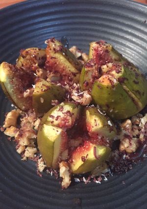 Une photo de Figues rôties miel et noix
