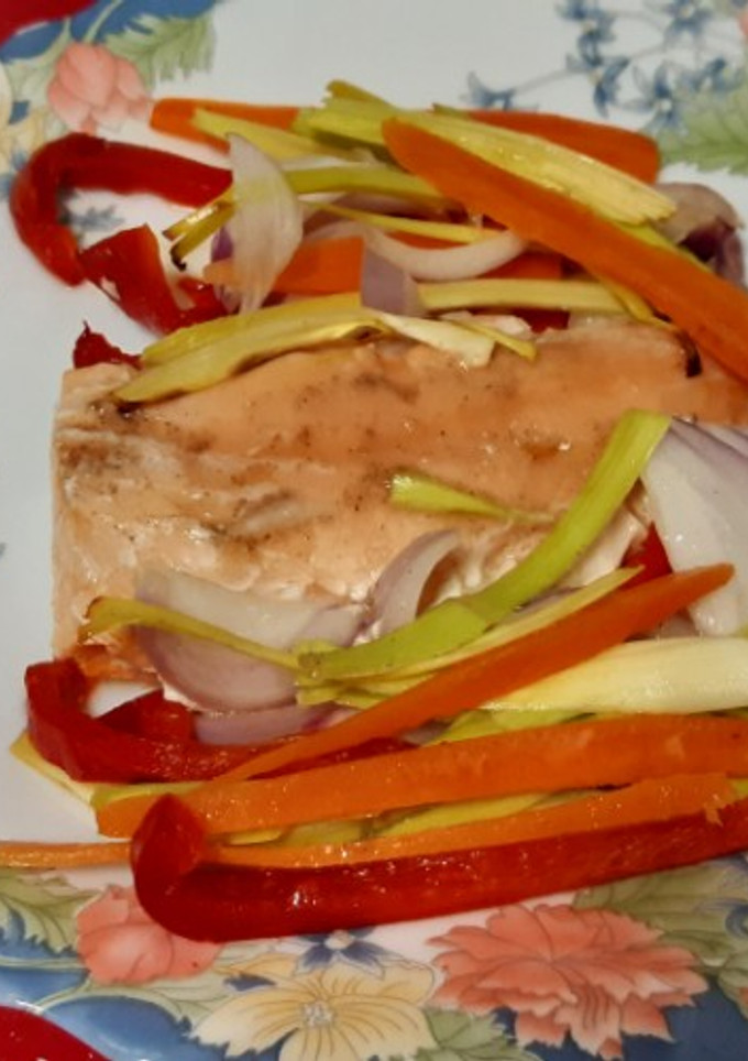 Una foto de Salmón y verduras en papillote en airfryer