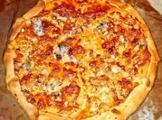 Una foto de gorgonzola y nuez