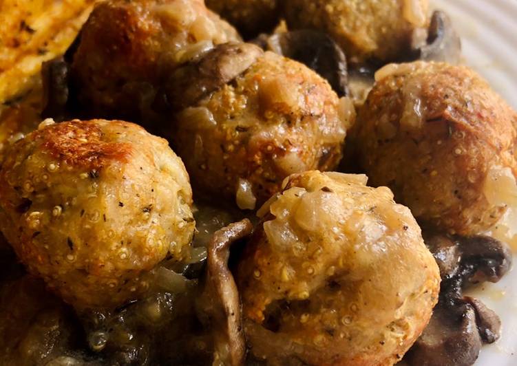 Albóndigas de pavo y quinoa con salsa de champiñones