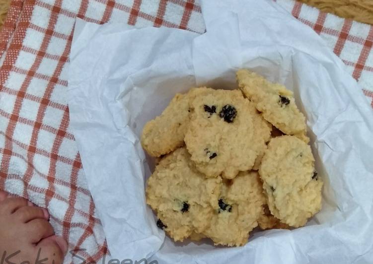 Cara Gampang Menyiapkan Coconut Raisin Cookies yang Menggugah Selera