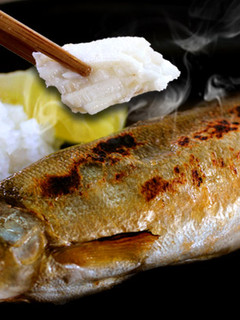 [大寶の懶人廚房♪]2步驟輕鬆鹽烤嫩香魚 的食譜成品照片