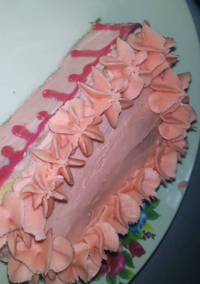 A picture of Bread with butter icing frosting.
