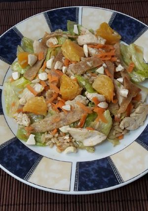 Una foto de Ensalada oriental estilo vips