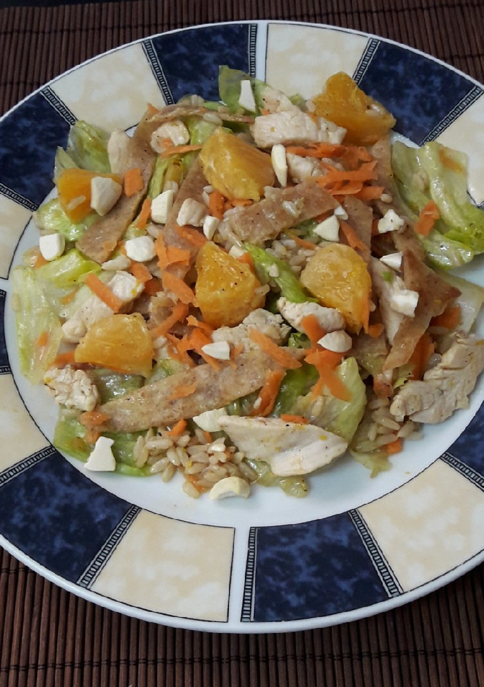 Una foto de Ensalada oriental estilo vips