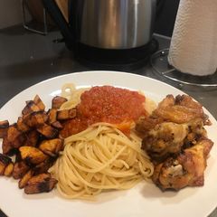 Spaghetti and fried pepper sauce with wings and plantain A picture of Spaghetti and fried pepper sauce with wings and plantain.