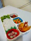 Bento (bistik sapi+mix veggies+sawo dingin+milky balls)