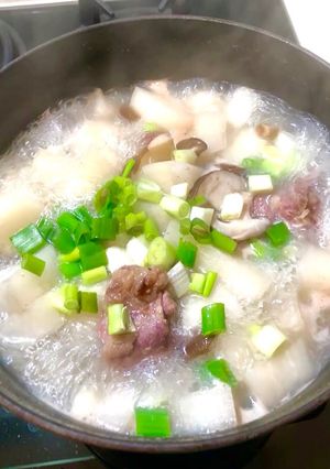 慢燉鮮菇蘿蔔排骨湯 的食譜成品照片
