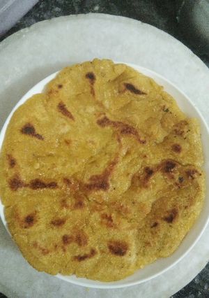 A picture of Makki ki parathi.