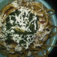 A picture of Veg noodles/veg chowmein.