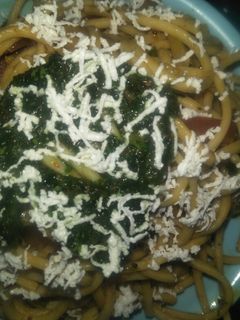 A picture of Veg noodles/veg chowmein.
