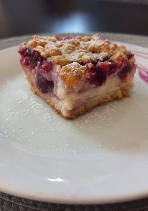 Pudingos szilvás reszelt sütemény recept fotója