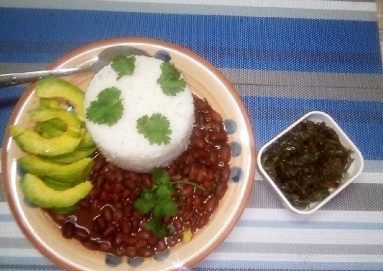 Recipe of Award-winning Rice&amp;beans stew served with managu&amp; mchicha#weeklyjikonichalleng