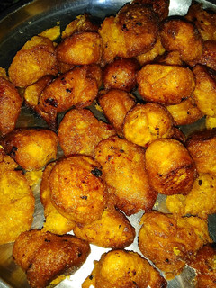 मीठे गुलगुले (Meethe gulgule recipe in hindi) रेसिपी मुख्य फोटो