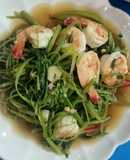 ผัดผักบุ้งฝอยใส่กุ้ง