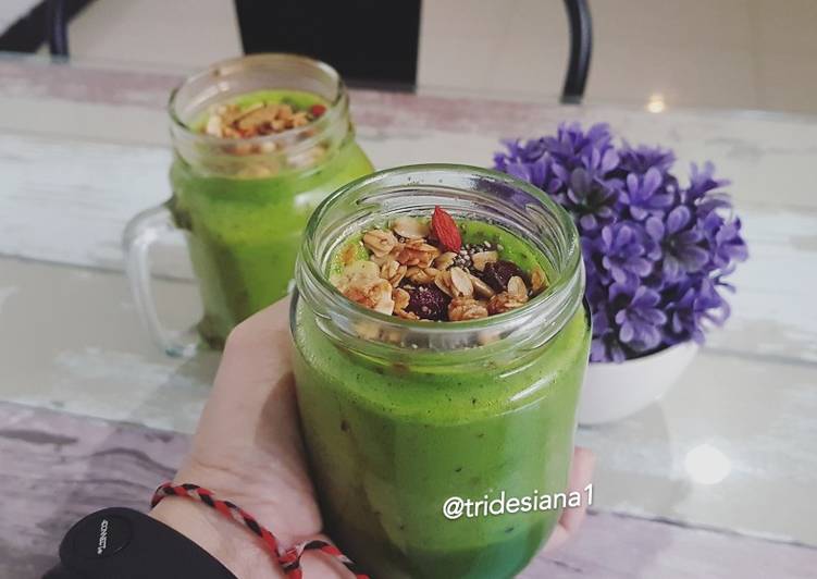 Healthy green juice for diet