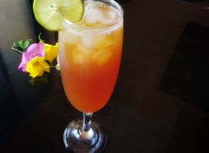 A picture of Honey lemon Iced tea.