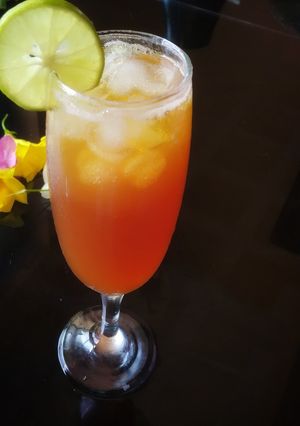 A picture of Honey lemon Iced tea.