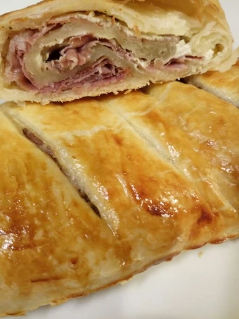 Easy Steps to Make Recipes Zucchine and prosciutto pastry pie the Can Spoil the Tongue So Delicious.