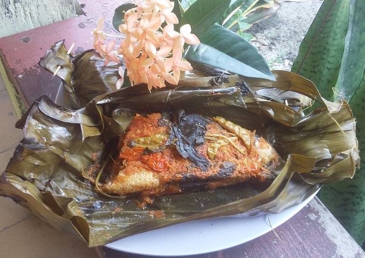 Langkah Mudah untuk Menyiapkan Pepes ikan bandeng duri lunak 😍👍, Enak