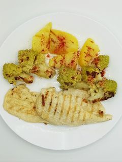 Una foto de Guarnición de romanesco con patatas a la parrilla