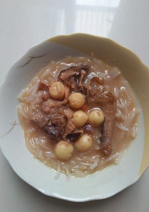 Hình của món Hủ tíu bồ câu hầm cho bé.