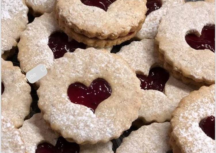 Galletas de mantequilla con mermelada (ojos de gato)