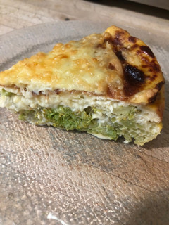 Una foto de Tortilla de brócoli con queso en air fryer