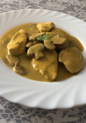Una foto de Pollo con crema cremosa de verduras thermomix
