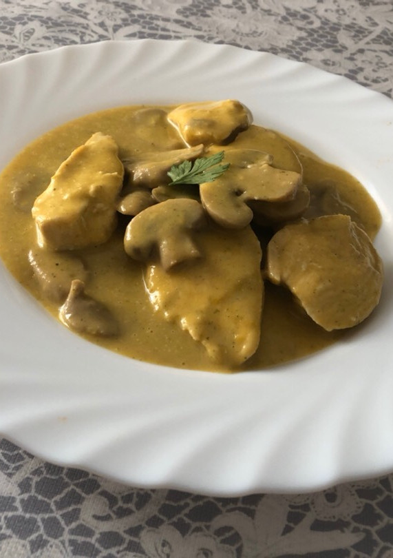 Una foto de Pollo con crema cremosa de verduras thermomix