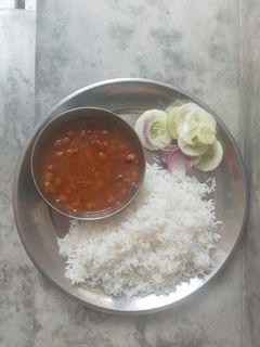 राजमा उबले हुए चावल (Rajma uble hue chawal recipe in Hindi) रेसिपी मुख्य फोटो