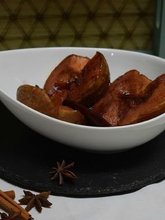 Foto de Marmelos assados com calda de vinho do porto e especiarias