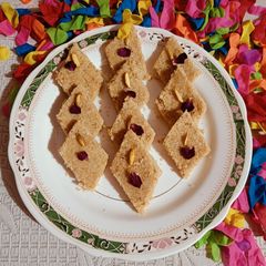 A picture of Coconut Mava Burfi.