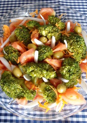 Una foto de Ensalada de brócoli