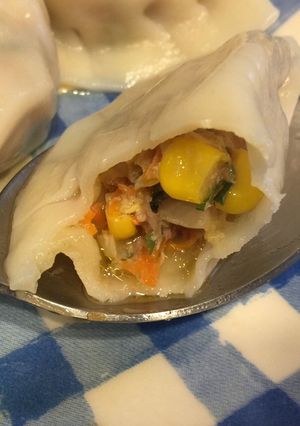 玉米紅蘿蔔絲黑豬肉水餃 的食譜成品照片