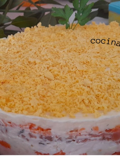 Una foto de Ensalada Mimosa con salmón